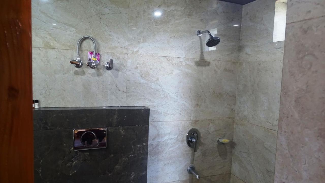 Humble Holiday Inn Kufri Simla Exterior photo