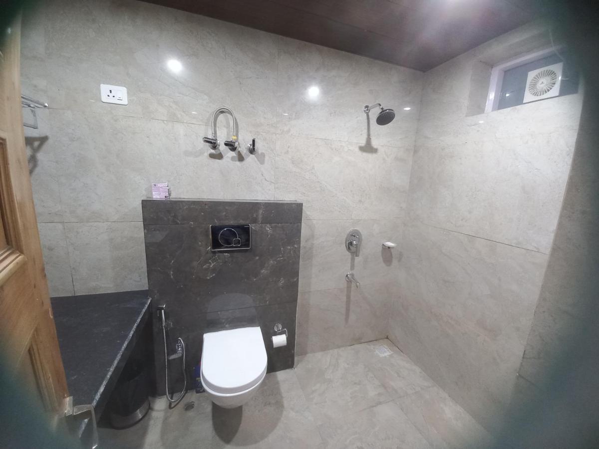 Humble Holiday Inn Kufri Simla Exterior photo