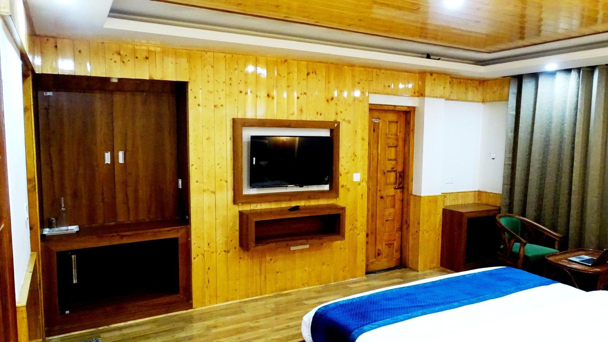 Humble Holiday Inn Kufri Simla Exterior photo