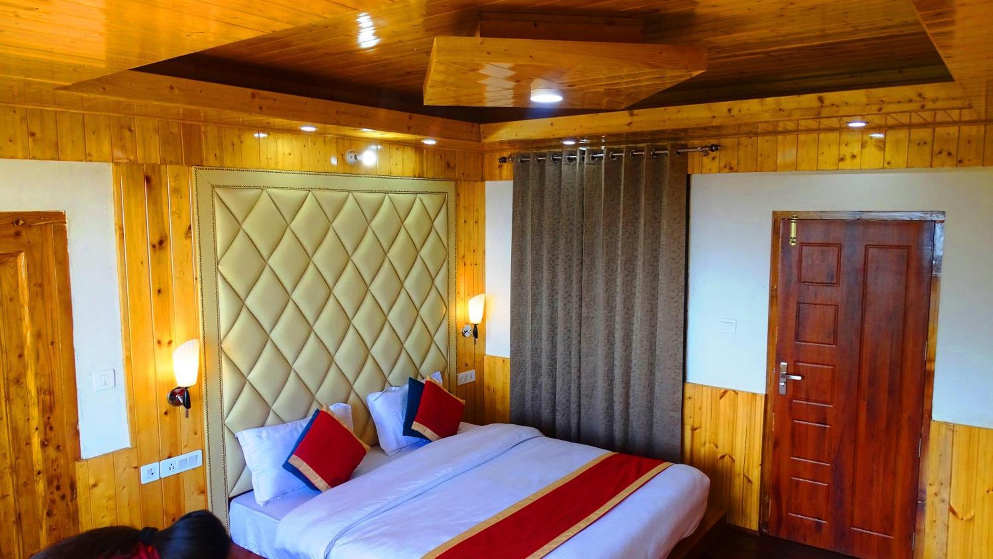Humble Holiday Inn Kufri Simla Exterior photo